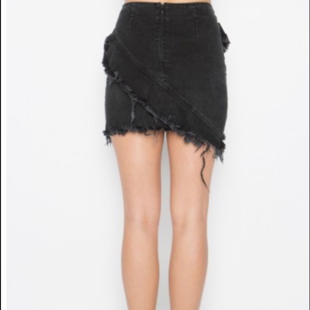ZIPPER RUFFLE BLACK STRETCH DENIM